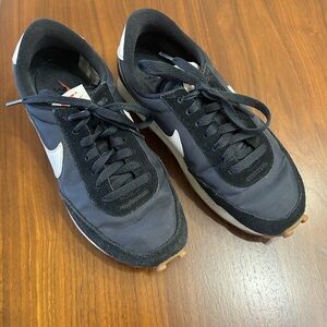 Nike Daybreak Women’s Sneakers | Black/White | Size 6.5